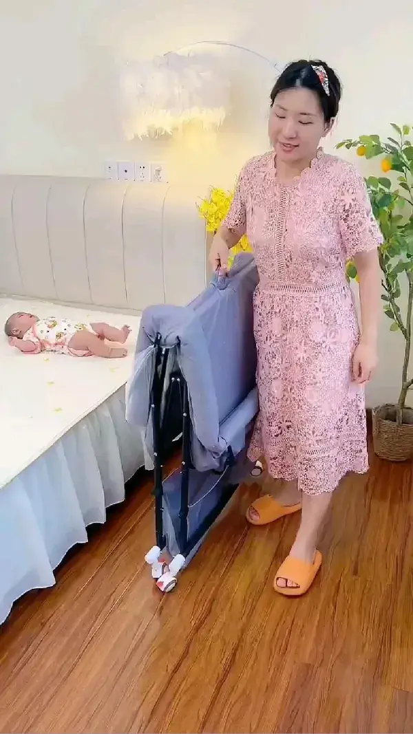 Portable Foldable Baby Crib