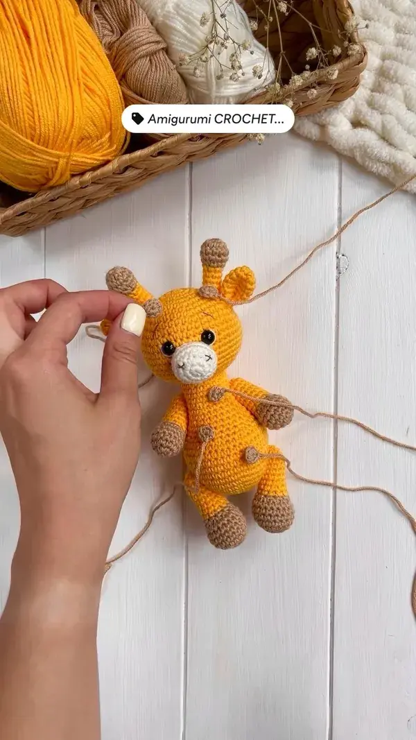 Amigurumi giraffe crochet pattern