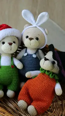 crochet Bear pattern. amigurumi bear pattern. cute bears in holiday outfit