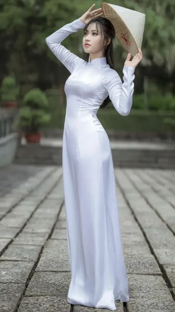 White satin ao dai