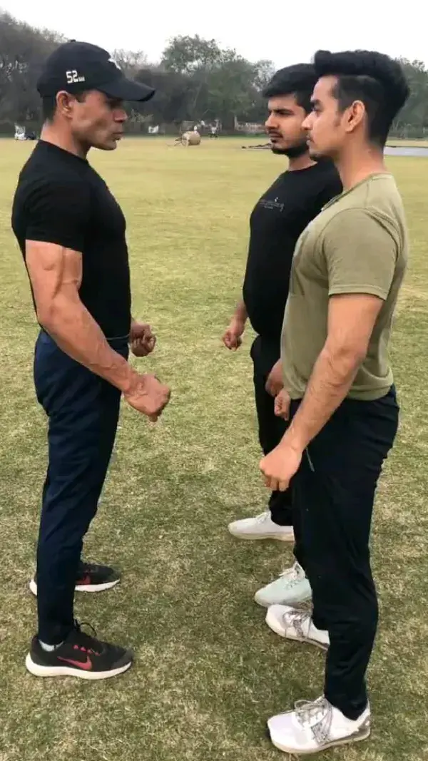 Road Fight With Commando. Martial Arts Techniques | Self Defence Class