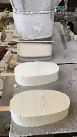 The way ice-cream bars is made is satisfying to watch!