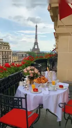 Plaza Athénée Paris