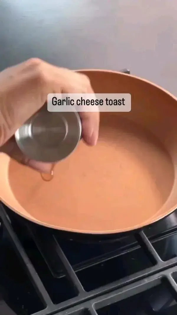 Gsrlic Cheese Toast