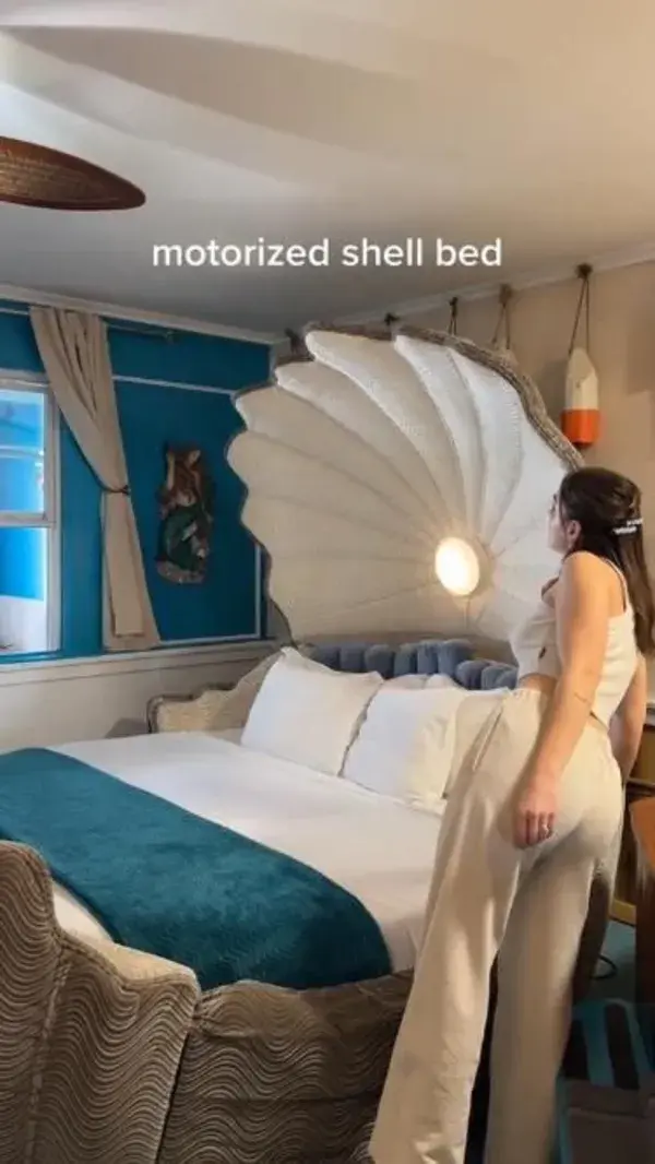 check this hotel bed out!