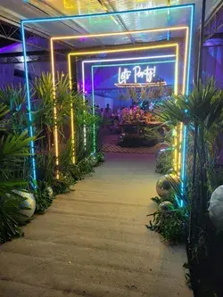Corretor entrada festa neon Let&#x27;s Party | Outdoor restaurant design, Nightclub design, Neon jungle