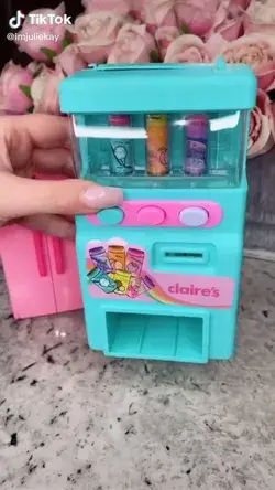 Lipgloss vending machine