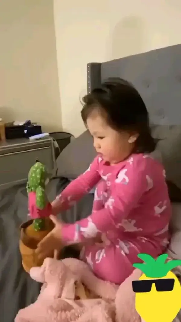 Babies Reaction While Playing With Dancing Toy  #FunnyBabies #Viralshorts #Cutebabies #Babywithtoys