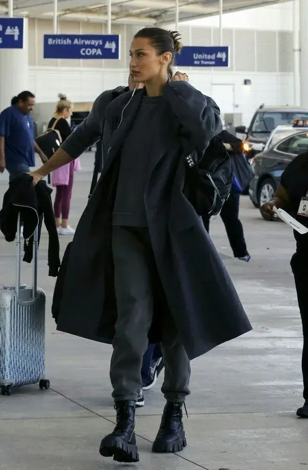 Bella Hadid airport look