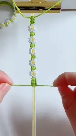 Use 5 ropes to create a beautiful bracelet