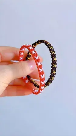 Complete tutorial on how to knit little star bracelets