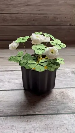 Four-leaf clover origami can be made into a potted plant