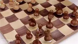 Wobbly chess set