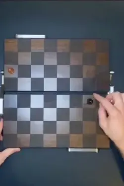 LE1 Kinetic Chess Set