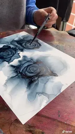 Blue gray alcohol ink roses [Video] | Alcohol ink painting, Flower painting, Resin art painting