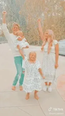 Cole LaBrant, Everleigh Rose, Savannah LaBrant & Posie Rayne LaBrant