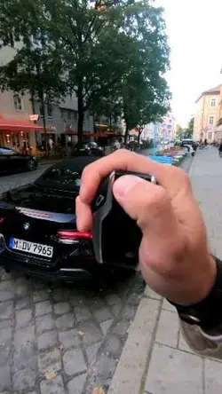 Cabrio-Verdeck von außen mit dem BMW Display-Key öffnen. Mehr zum #BMW #M850i aufm Blog