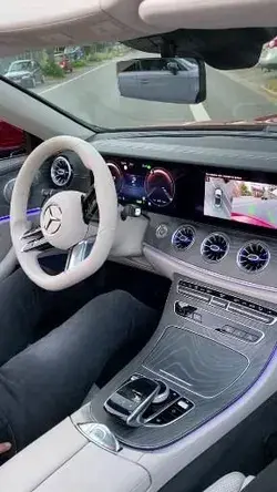 What Mercedes-Benz is this? Comment bellow