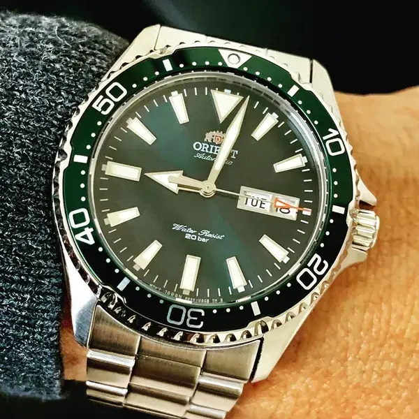 7 Seiko SKX Alternatives with Screw-Down Crown and 200 m WR (or more)