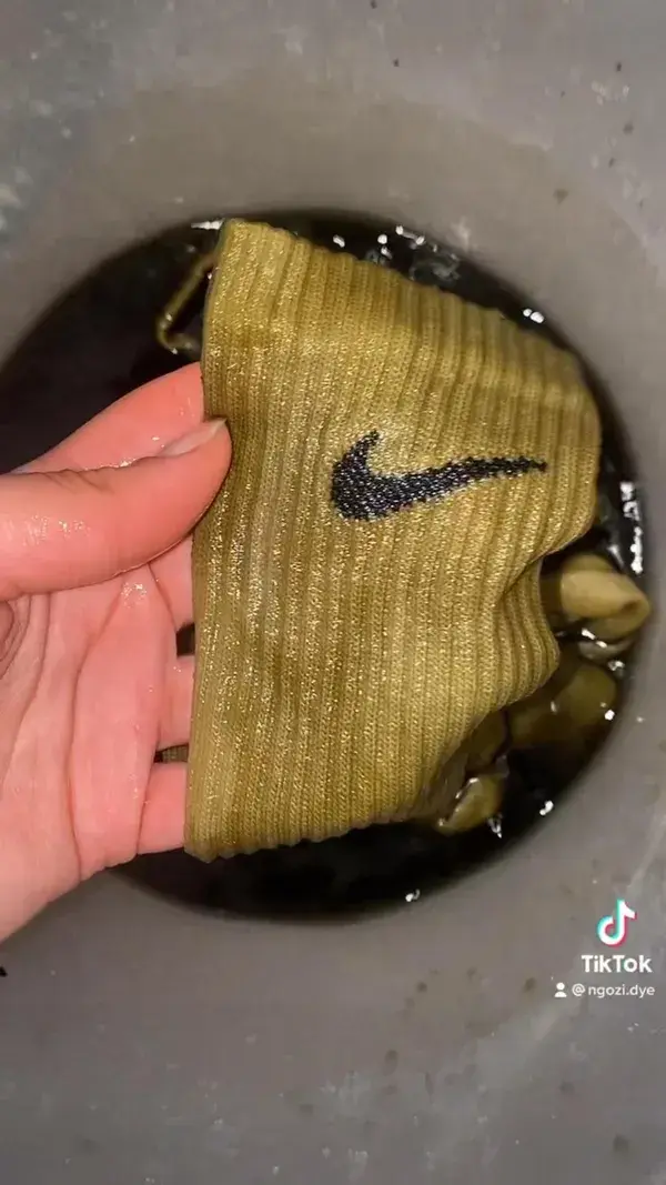 Neutral dyed Nike Socks🤎 #ngozidye #nikesocks #dye #dyedsocks #dyingvideo #neutralsocks #streetwear