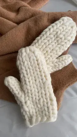 Chunky Knit White Mittens