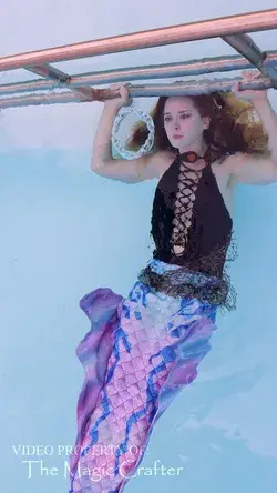 MERMAID BLOWING BUBBLE RINGS (mermaid performance practice)