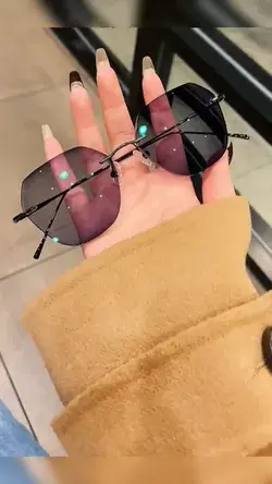 cool glasses suitable for holidays