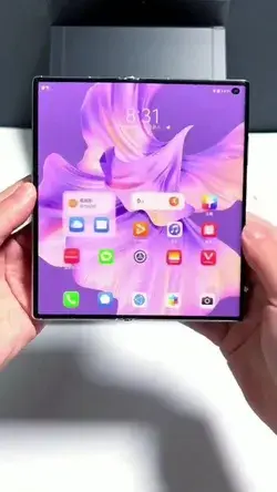 This is Unique Foldable Concept-Huawei Mate Xs 2 smooth unboxing