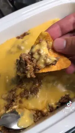 Doritos com carne e queijo