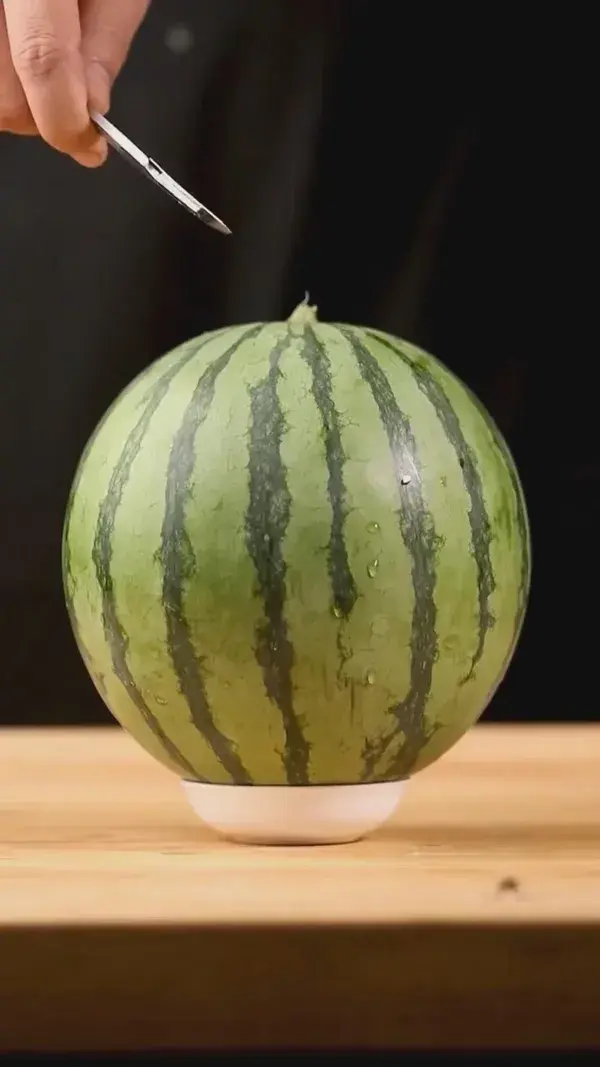 Best presentation of melon -  If it's the first you see a melon like that tell us more in comment