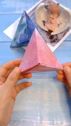 Triangular blind box origami method