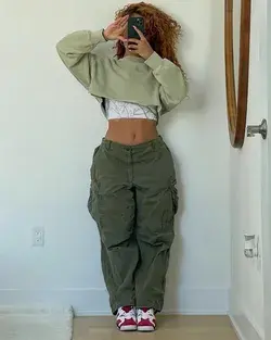 Cropped hoodie outfit inspo