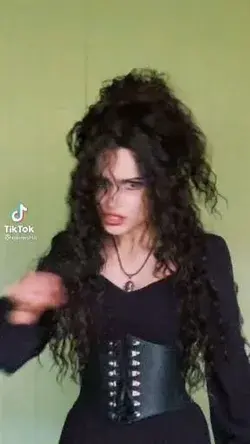 Bellatrix Lestrange cosplay (@olimisha) 🐍