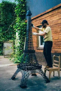 Elegant Large Eiffel Tower statue 8,7 ft. Eiffel Tower replica from durable metal