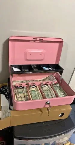 Cash box is from Amazon✨