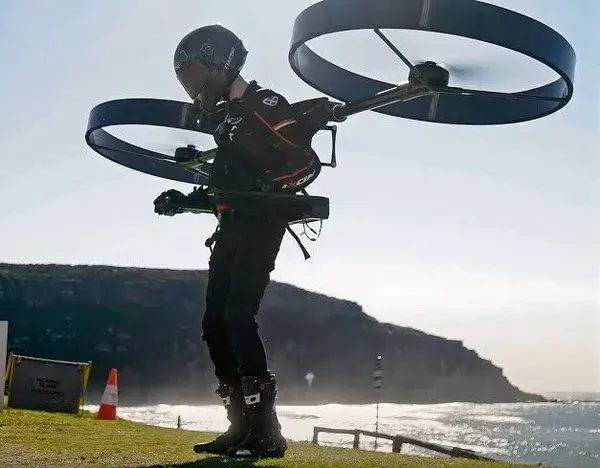 Ya existe la mochila-helicóptero y filtran el video de su primera y exitosa prueba; vas a querer una