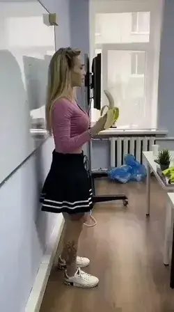 How to eat a banana...