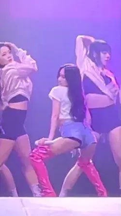 TWICE (MINA) - 7 Rings (Ariana Grande Cover) Fancam @ TWICE ‘Ready to Be’ Tour LA