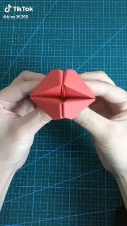 Origami. Easy red lips.