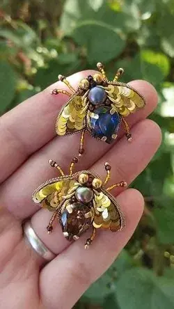 Embroidered bee brooch