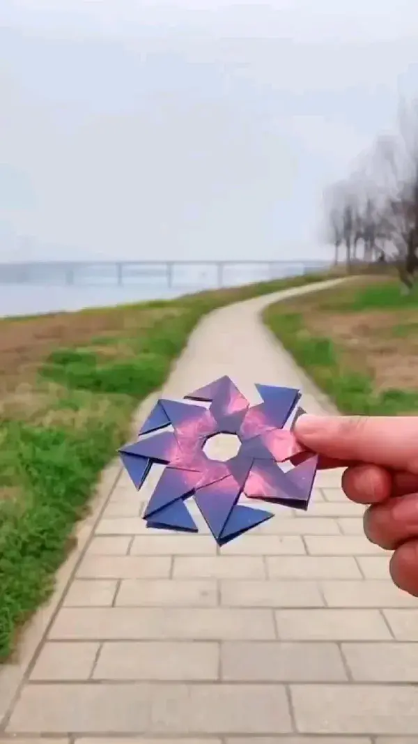 PAPER BOOMERANG