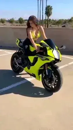 Motorcycle Babe 🔥