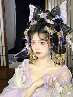 Beautiful Chinese Girl in Purple Hanfu