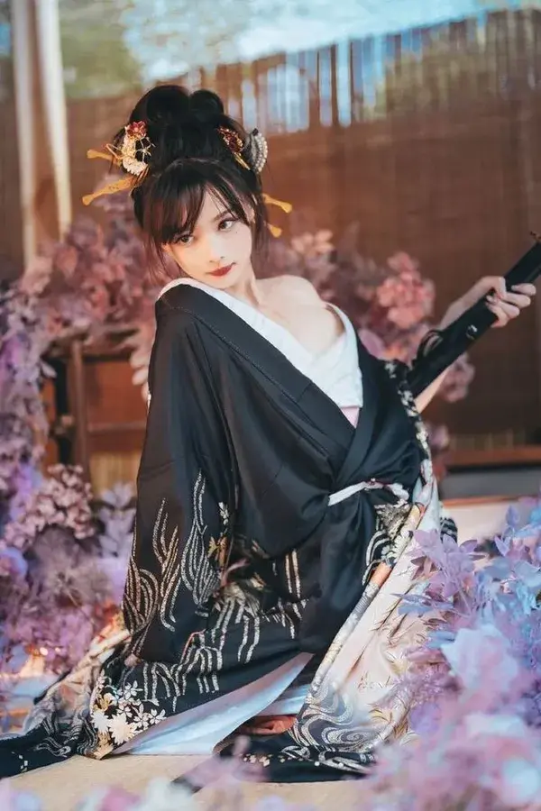 Japanese kimono beauty with a sword