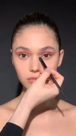 Glamorous pink eye makeup