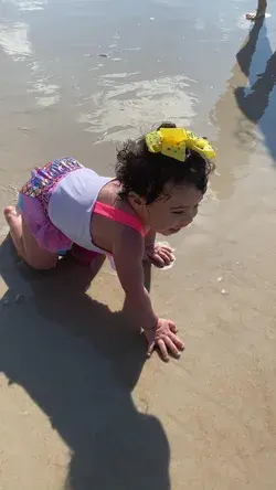 Her first day in the beach 💖💕