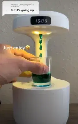 Anti-gravity humidifier