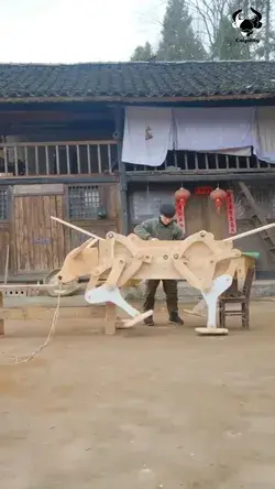 I spent more than ten days handcrafting a wooden ox that can walk