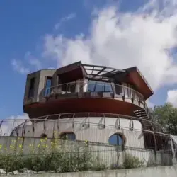 This house can rotate 360 degrees.