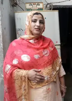 Pakistani Hot Housewife Aunty Wearing Dupatta